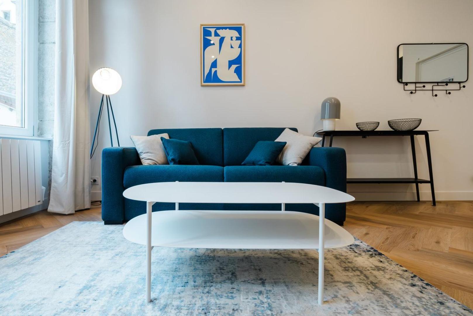 Bright And Peaceful T2 In Town Center Ail Apartment *