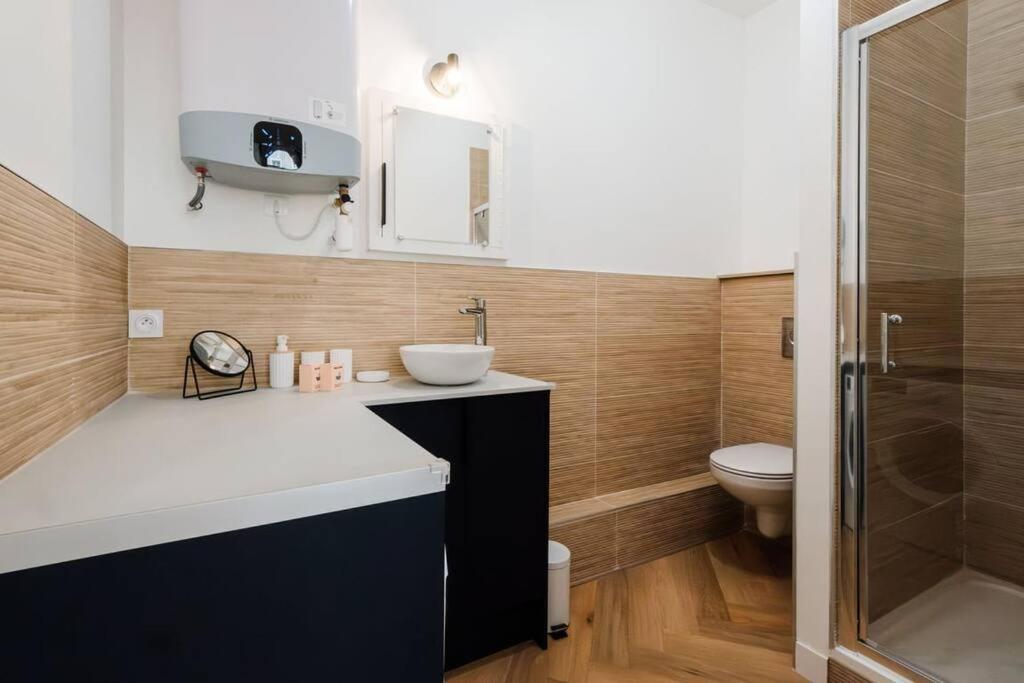 Bright And Peaceful T2 In Town Center Ail Apartment *